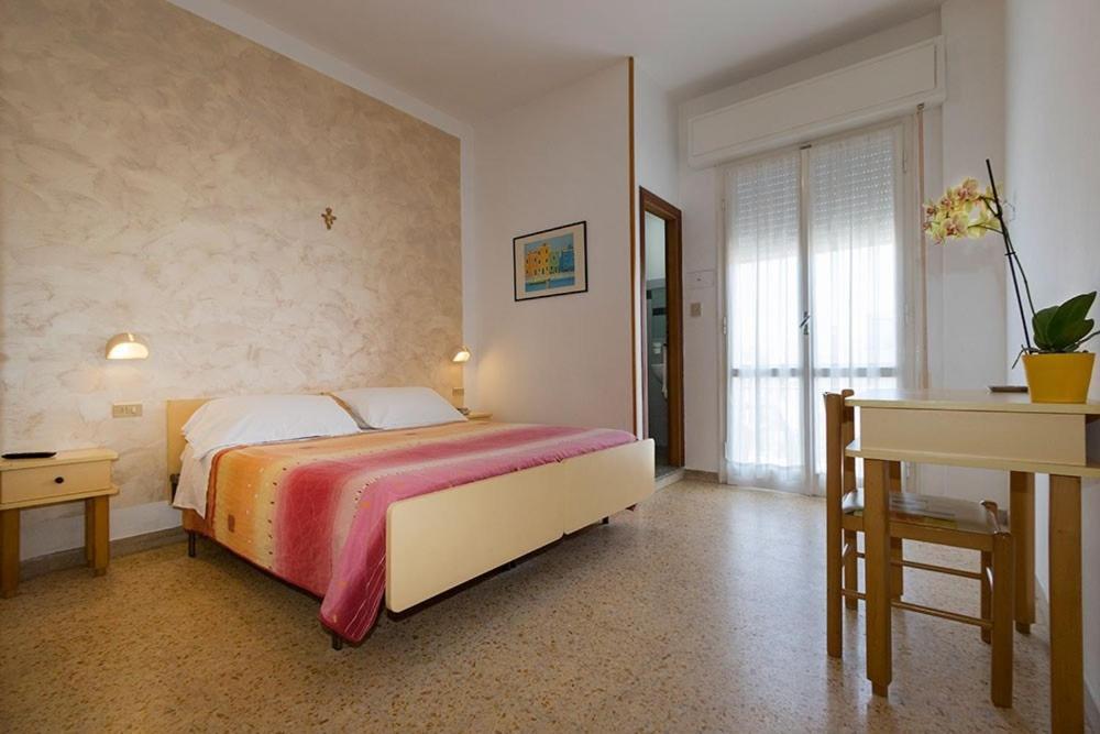 Hotel Cosmos Rimini Zewnętrze zdjęcie