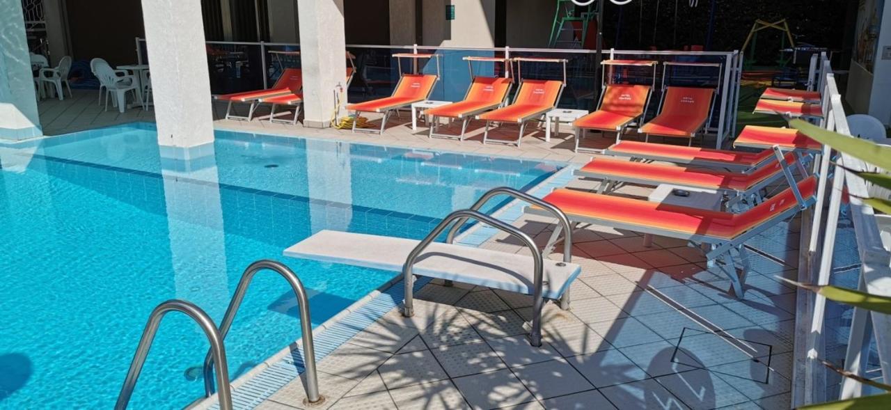Hotel Cosmos Rimini Zewnętrze zdjęcie