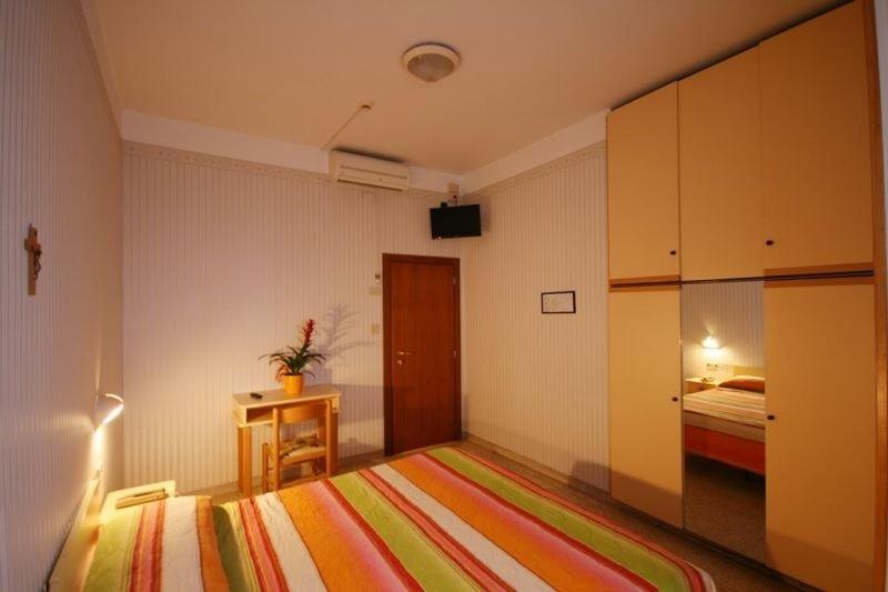 Hotel Cosmos Rimini Zewnętrze zdjęcie