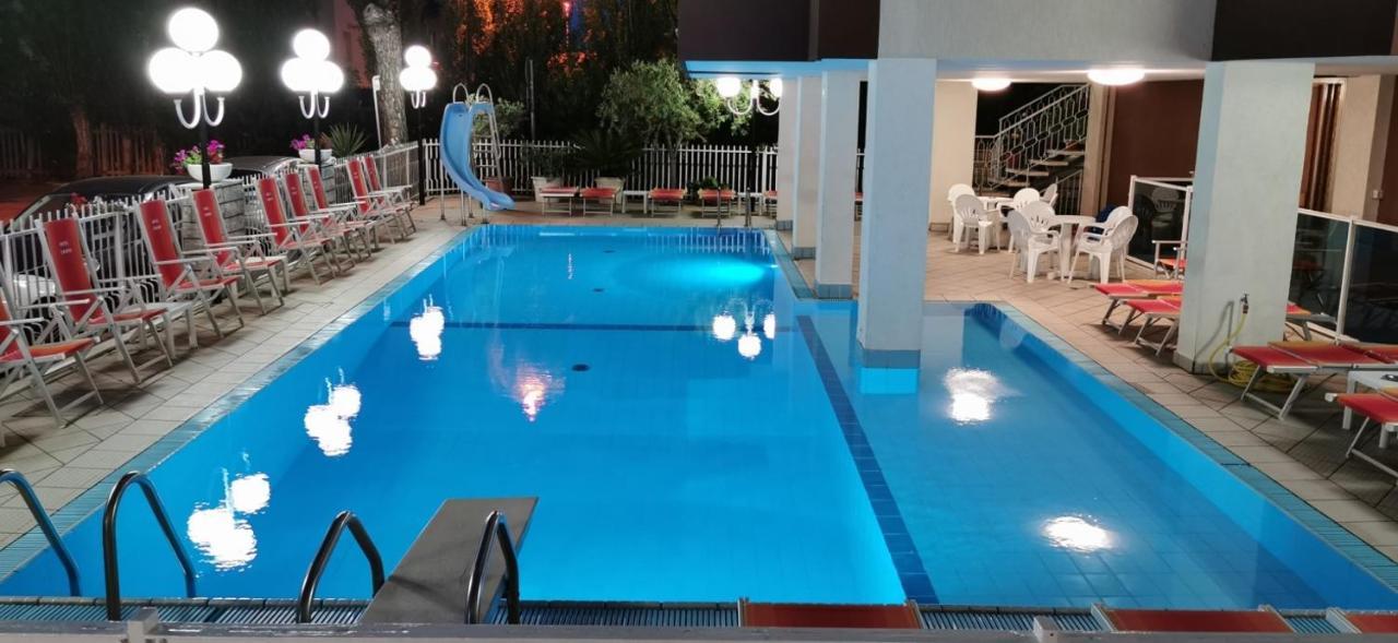 Hotel Cosmos Rimini Zewnętrze zdjęcie