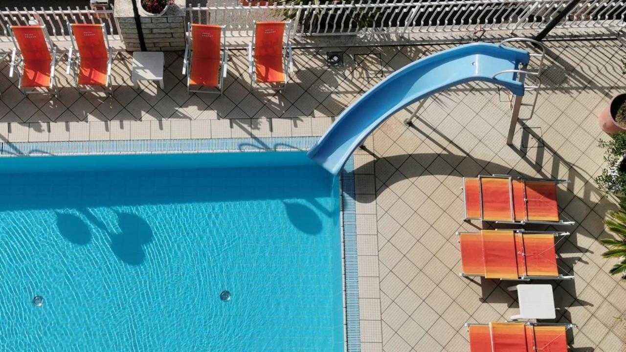 Hotel Cosmos Rimini Zewnętrze zdjęcie